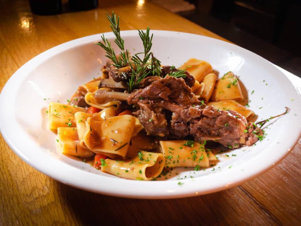 A pasta on a plate served in Battello