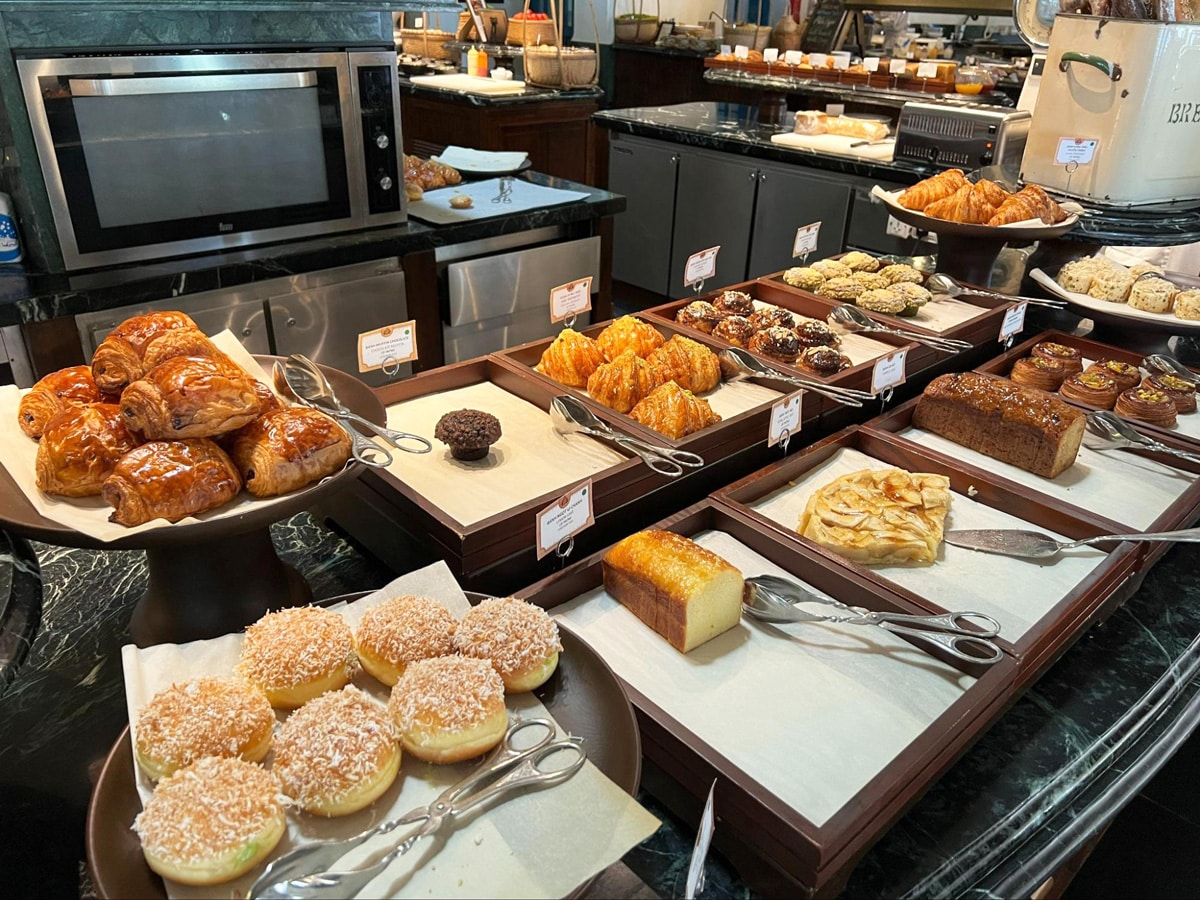 Different kinds of pastry offered in Tempus Fugit