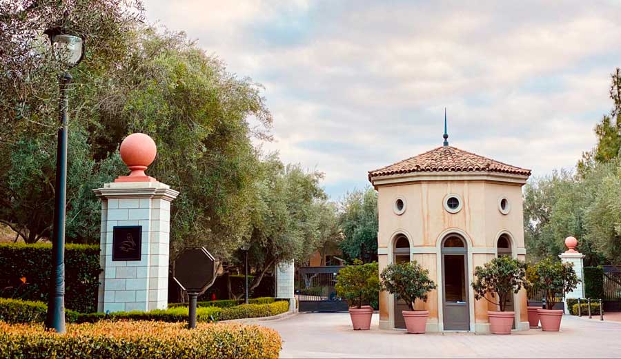 View at the entrance of the Pelican Hill Golf Club