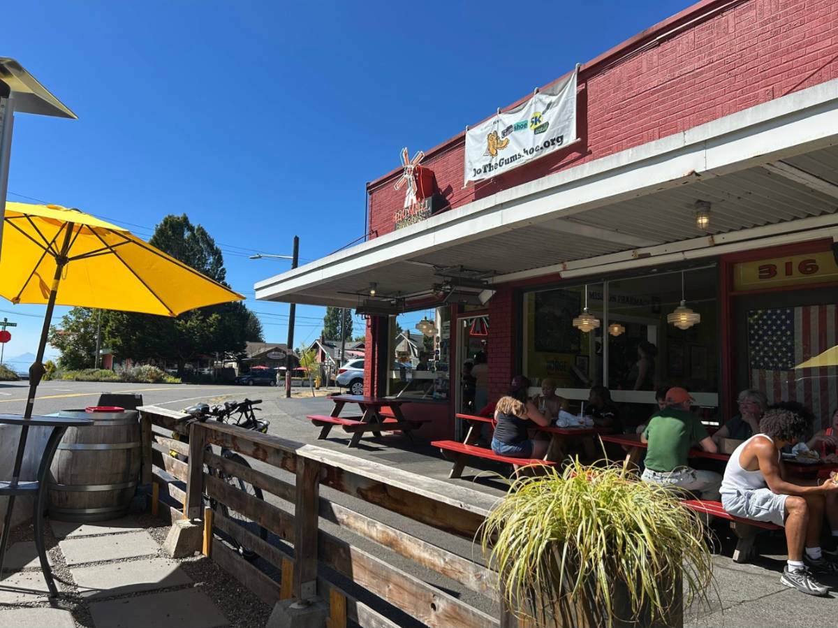 People dining outside the Red Mill Burgers