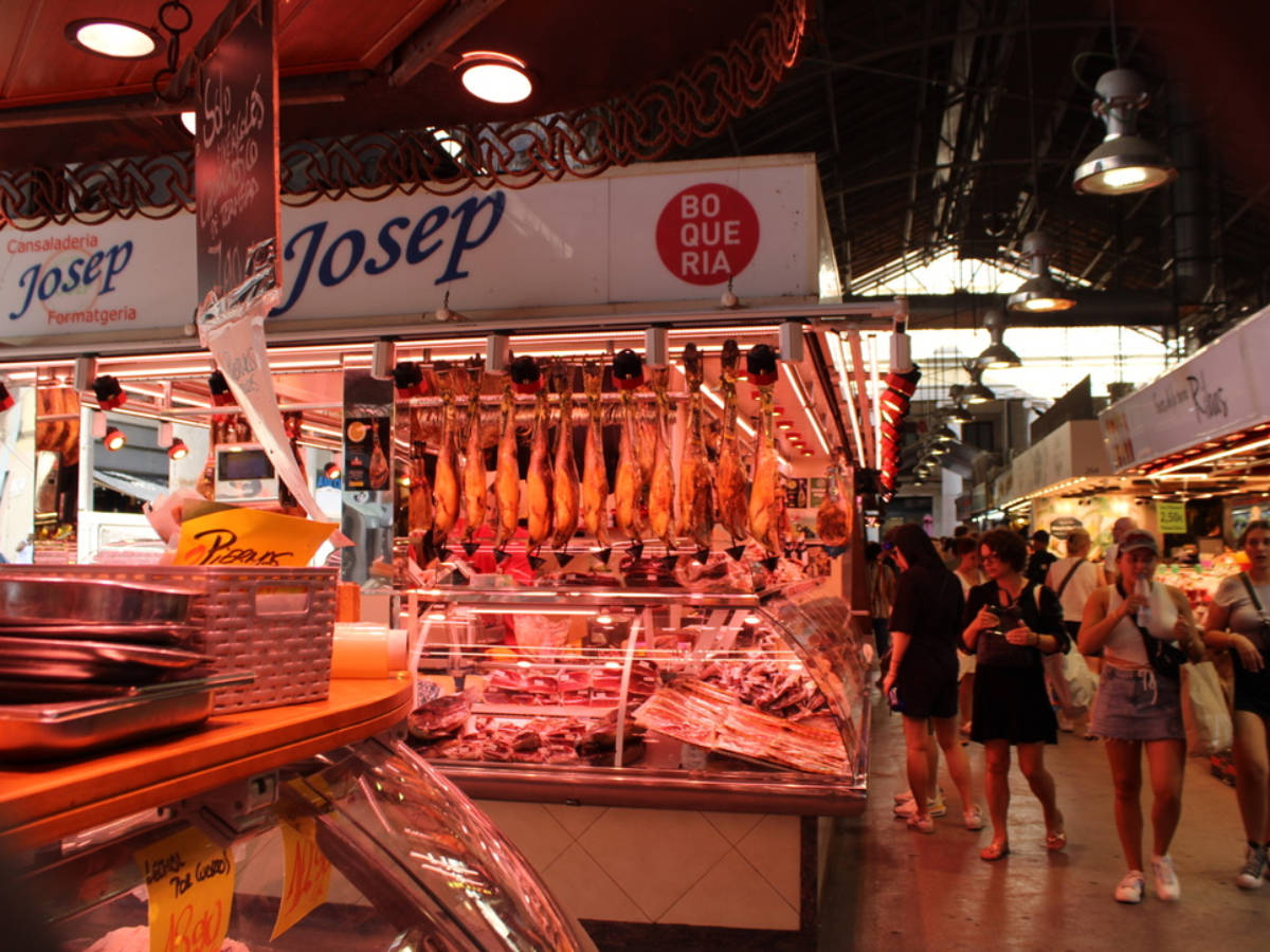 View of the people shopping inside Mercado de la Boqueria