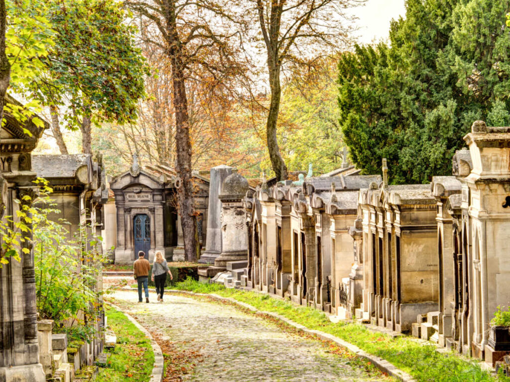 View of the tourists walking along the Père Lachaise Cemetery