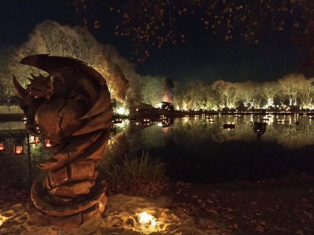 A dragon statue glowing at night showcased for the Phantastischer Lichter Weihnachtsmarkt