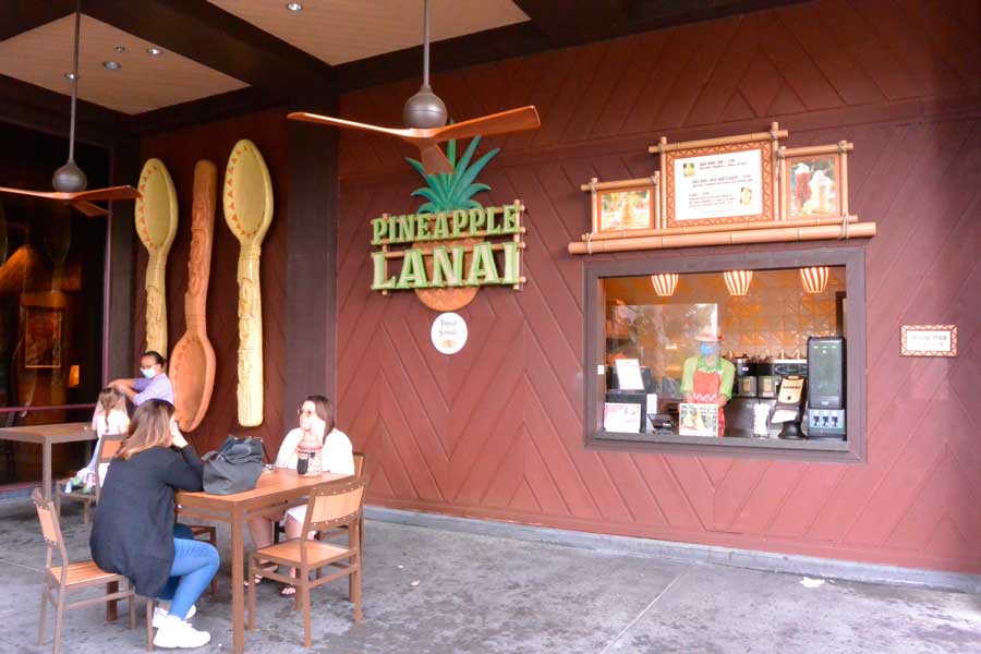 People enjoying their drinks in Pineapple Lanai