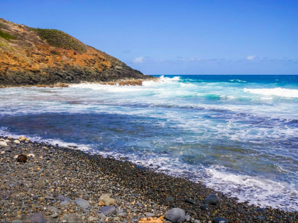 Rocky Playa Los Lirios with waves crashing onto shore