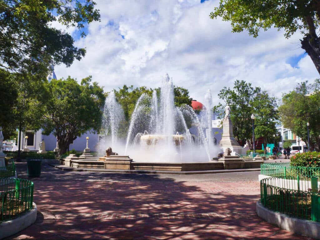 View of the grand fountain at the Plaza Las Delicias