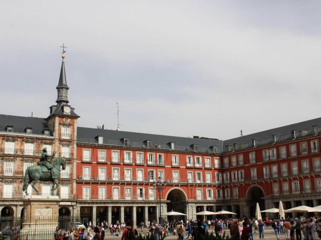 Locals and tourists wandering at the Plaza Mayor