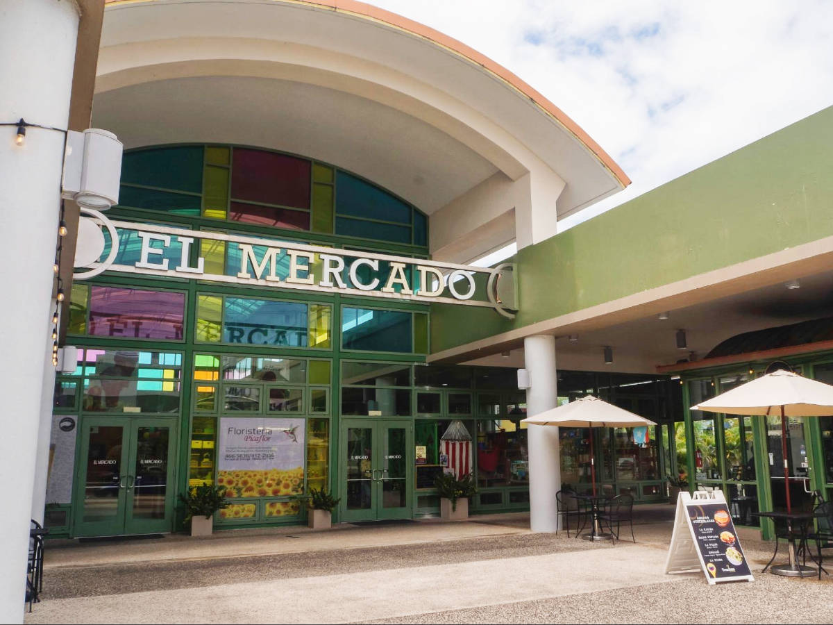 View of the Plaza del Mercado from the outside