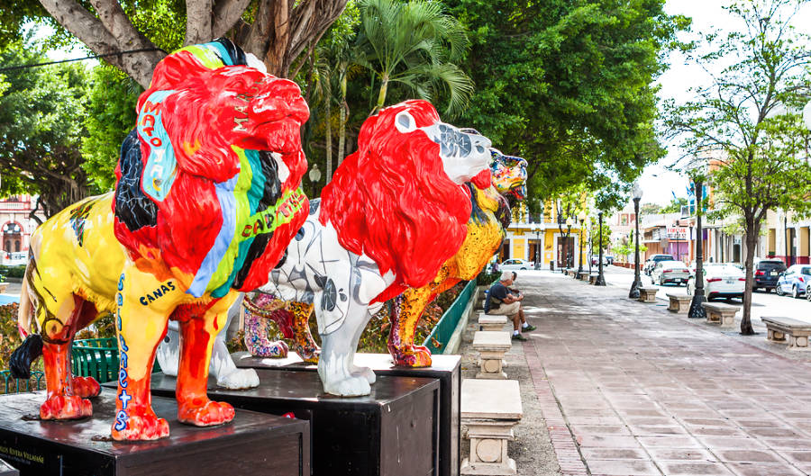Sculpture of colorful lions at the side of the street of Ponce