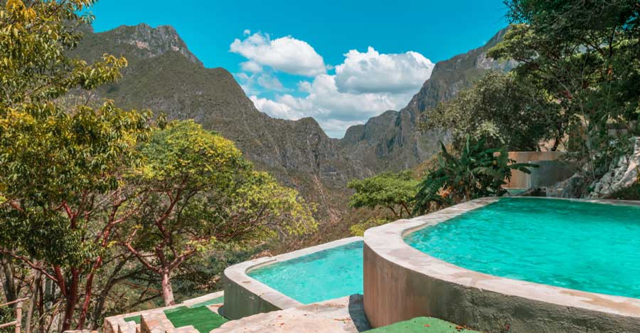 Turquoise blue water on the pool in Las Grutas de Tolantongo