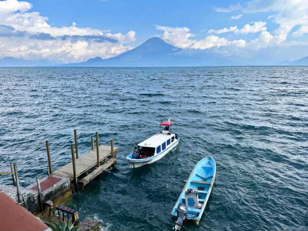 View of the public boat docking in La Casa del Mundo