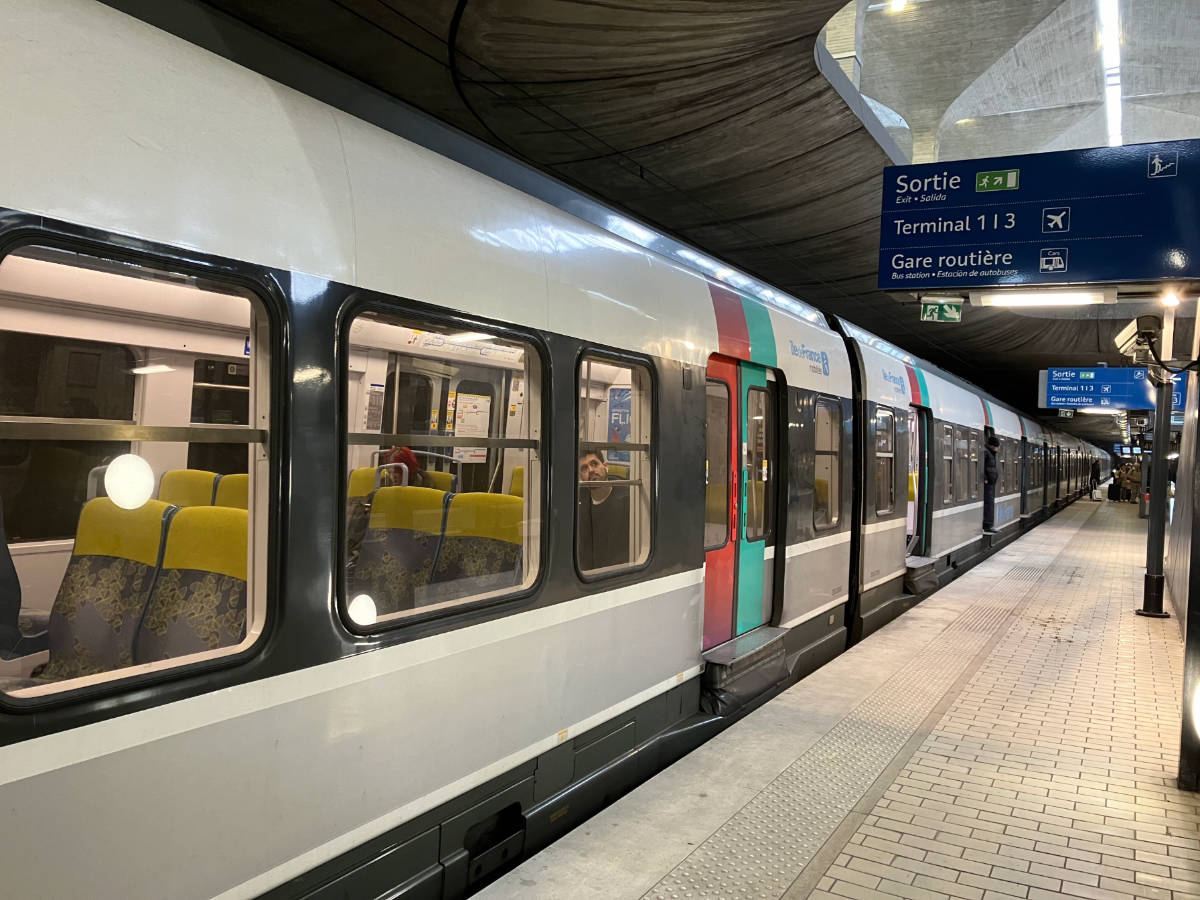 The RER train stopping on one of its stations