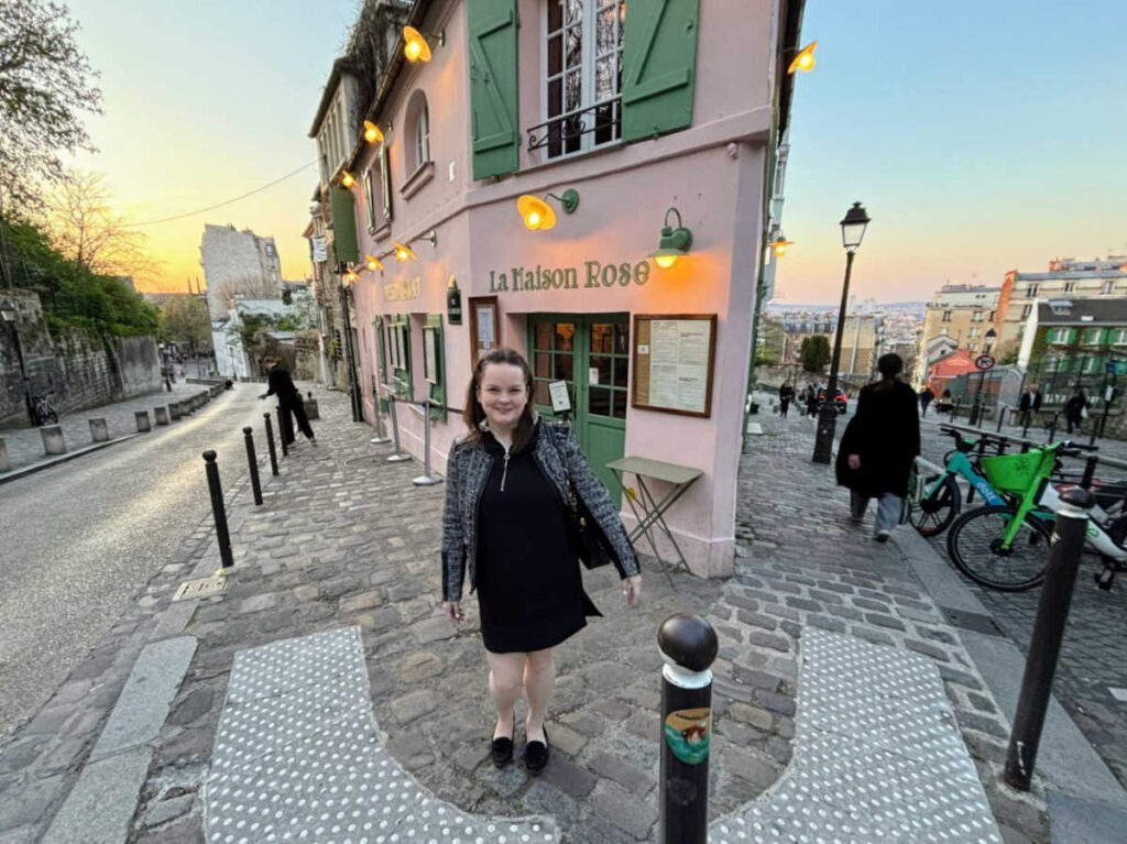 The author Rachel Kapelke-Dale posing for a photo outside the La Maison Rose