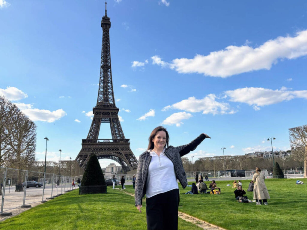 The author Rachel posing in front of the Eiffel Tower