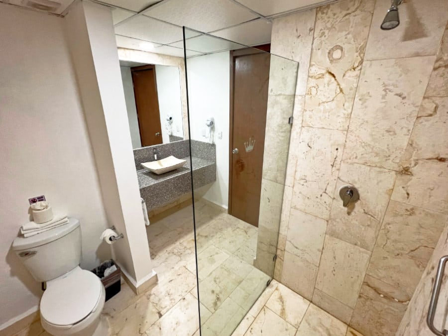 View of bathroom at Real Hispano hotel