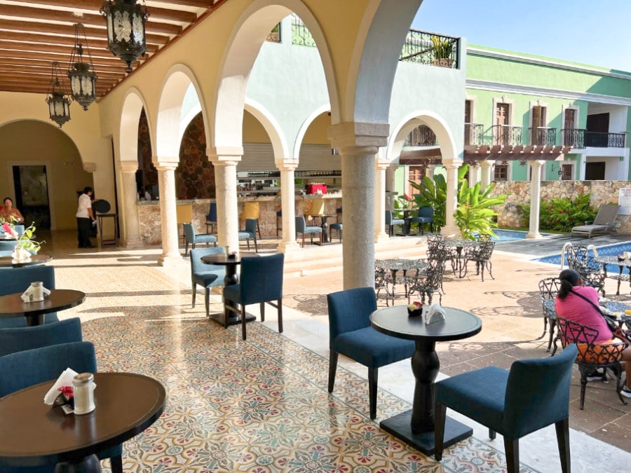 View of the restaurant and courtyard at the Real Hispano hotel in Valladolid