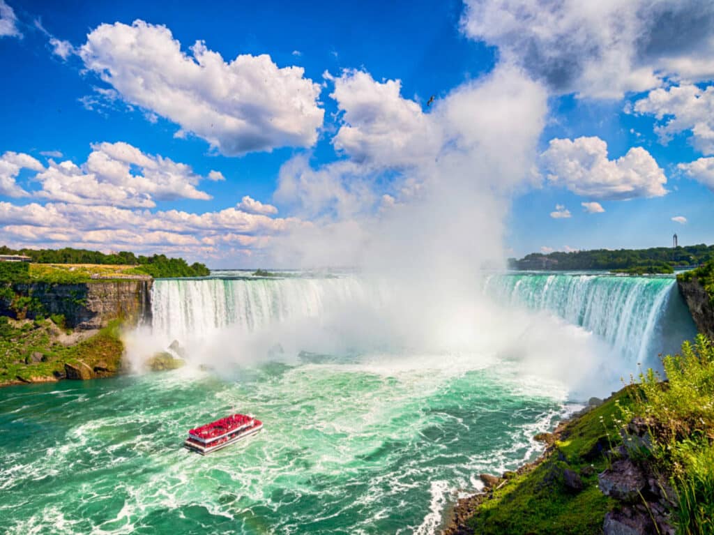 Magnificent view of a red boat near the Niagara Falls State Park