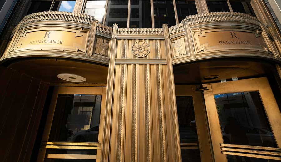 View at the entrance of Renaissance Cincinnati Downtown Hotel