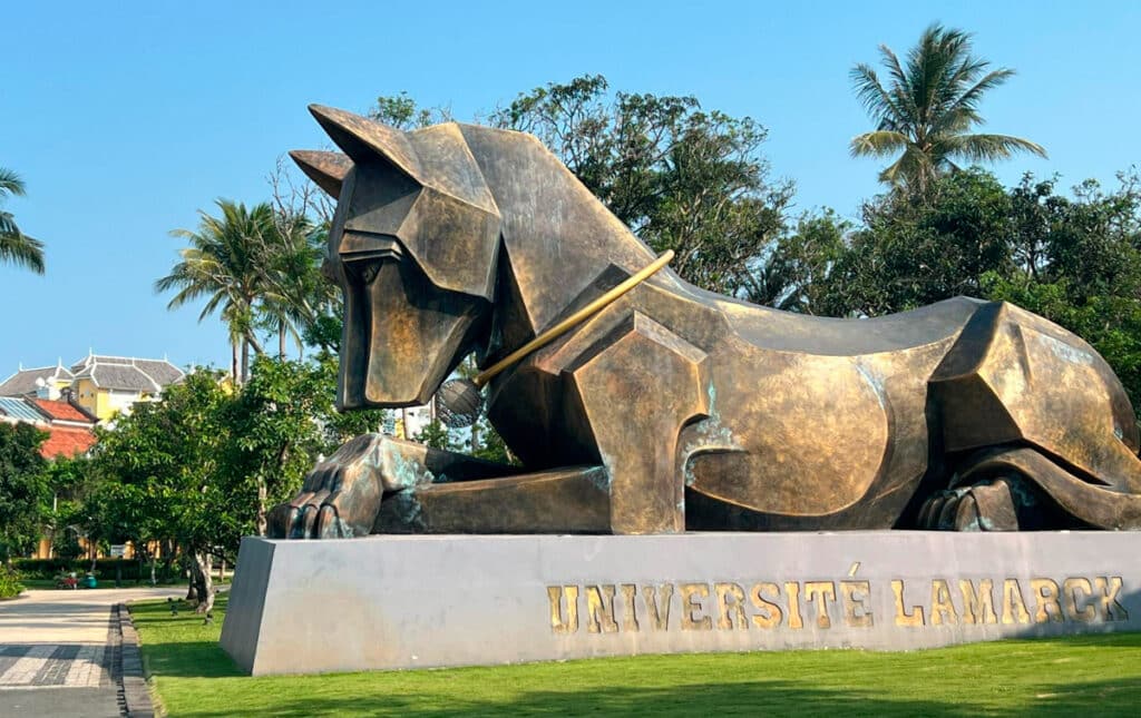 A big statue of the Ridgeback mascot at the hotel entrance