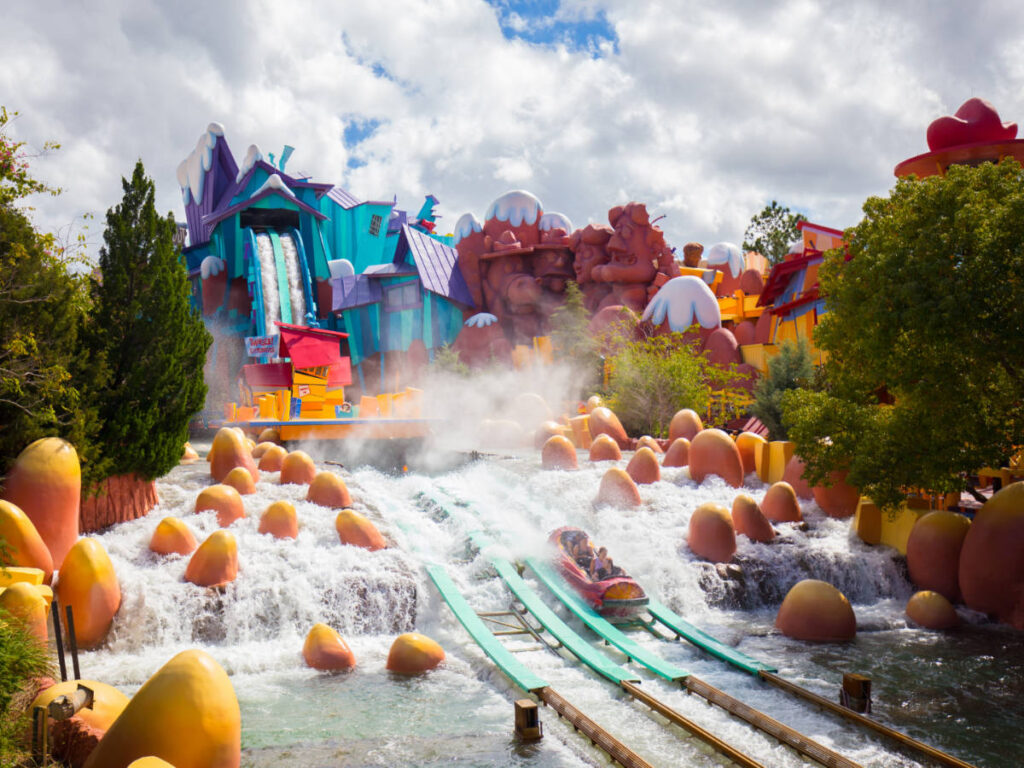 People enjoying the Ripsaw Falls ride