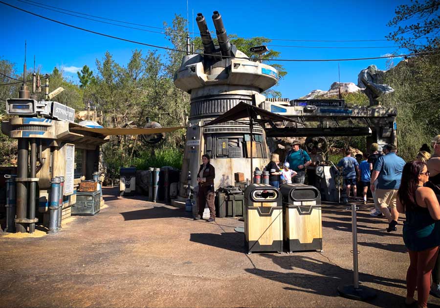 People at the entrance of Rise of the Resistance