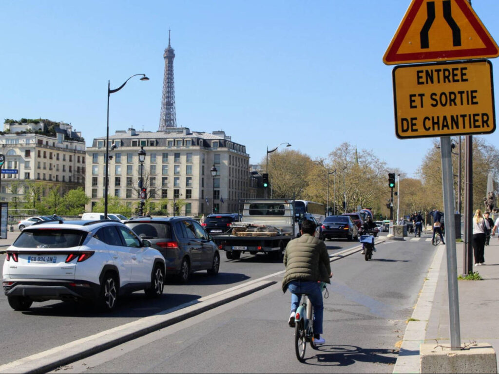 View of the vehicles and bikers entering to the Eiffel Tower