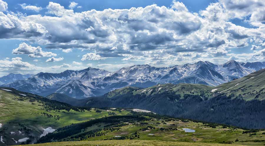 Overlooking view of the Rocky Mountain National Park