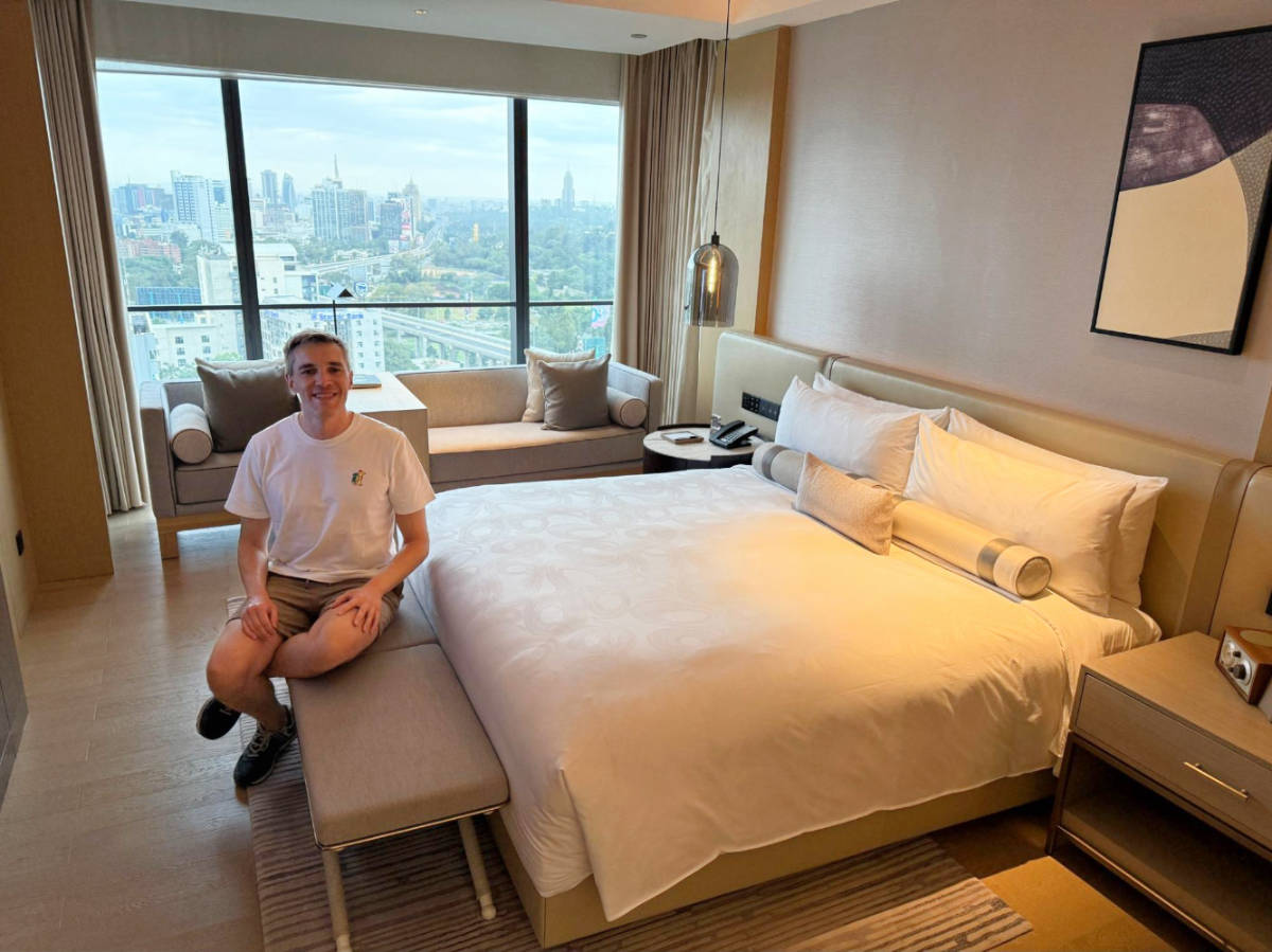 The author Nate Hake on their bedroom in the JW Marriott Nairobi