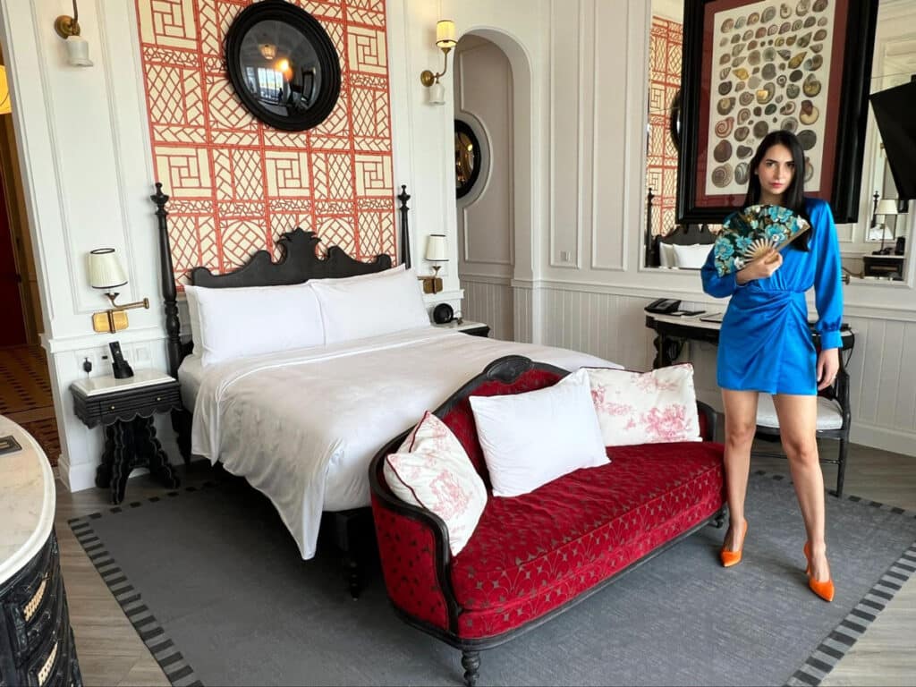 Clara posing on a Bay view room at the Department of Conchology