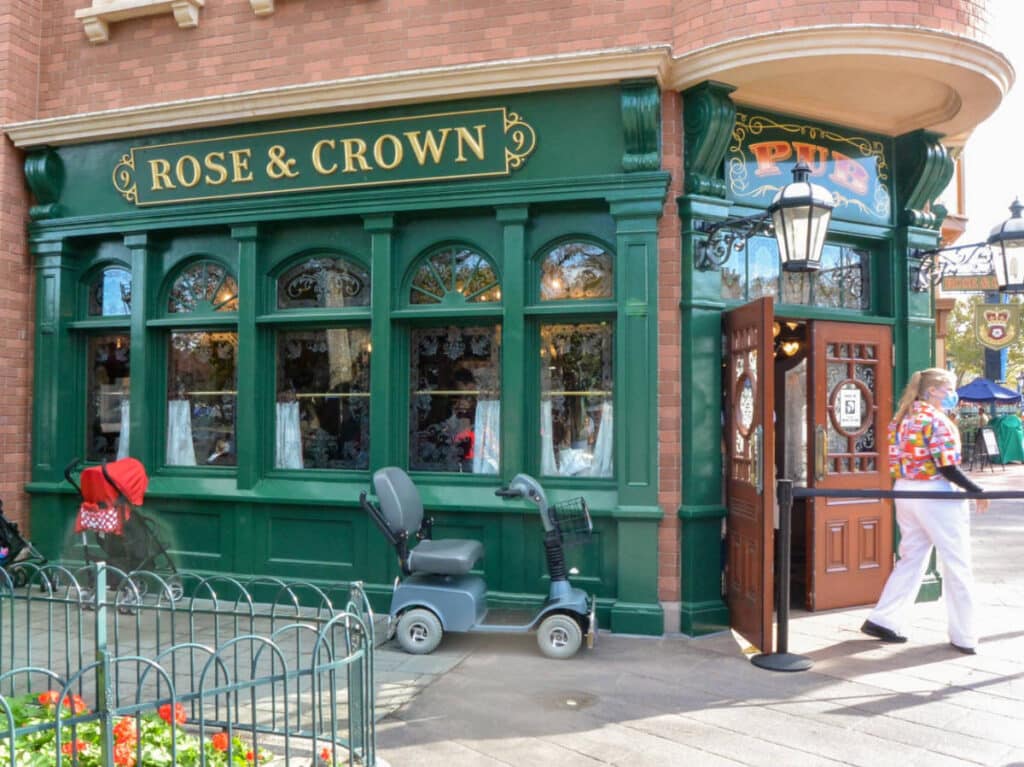 View of the Rose & Crown Pub from the outside