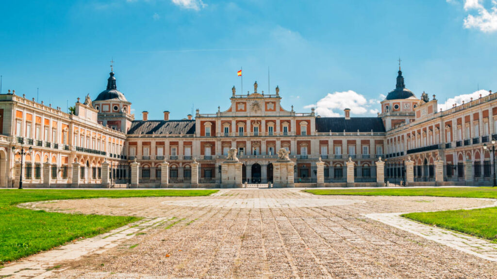 Panoramic view of the Royal Palace of Aranjuez on a sunny day