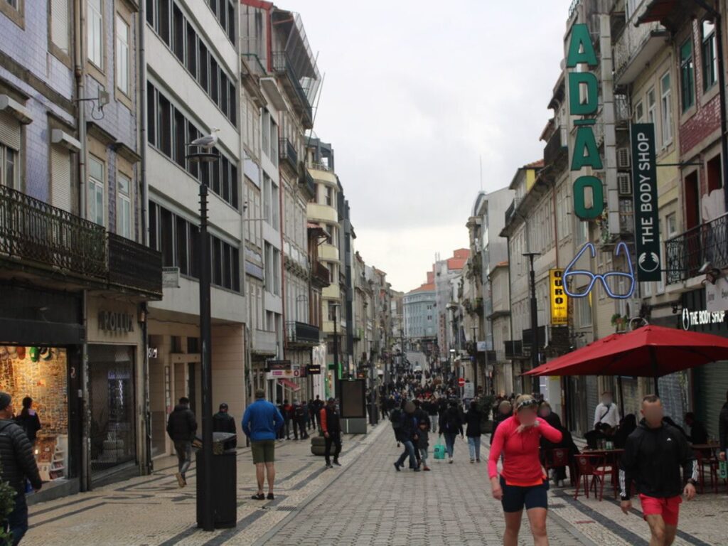 People walking along Rua de Santa Catarina