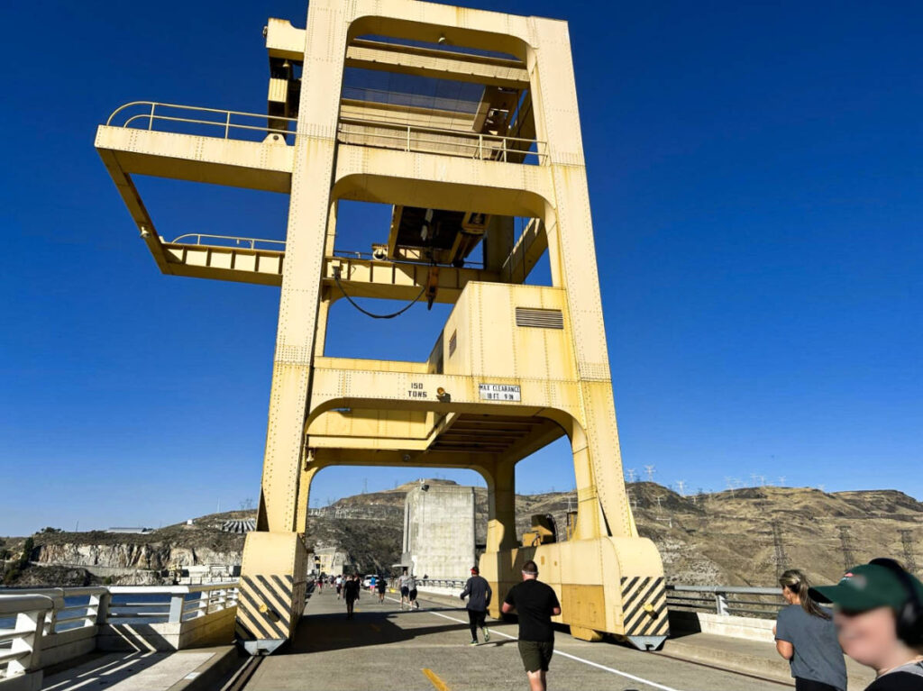 View of the runners on a race at Grand Coulee Dam