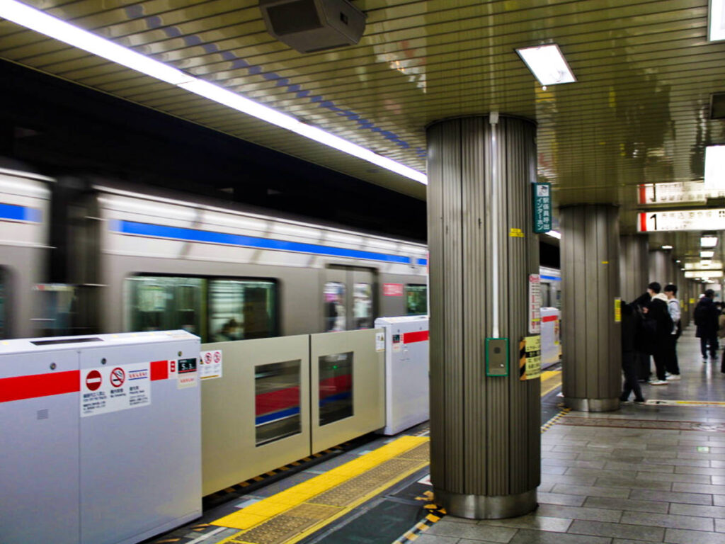 The people waiting for the rushing train at the station