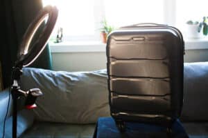 A ring light pointing on the Samsonite Omni PC Carry-On Spinner