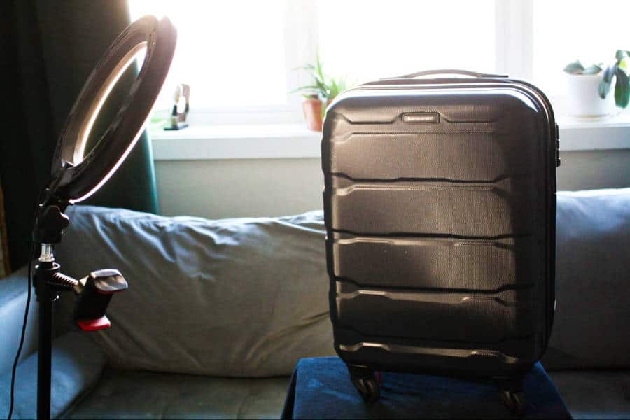 A ring light pointing on the Samsonite Omni PC Carry-On Spinner