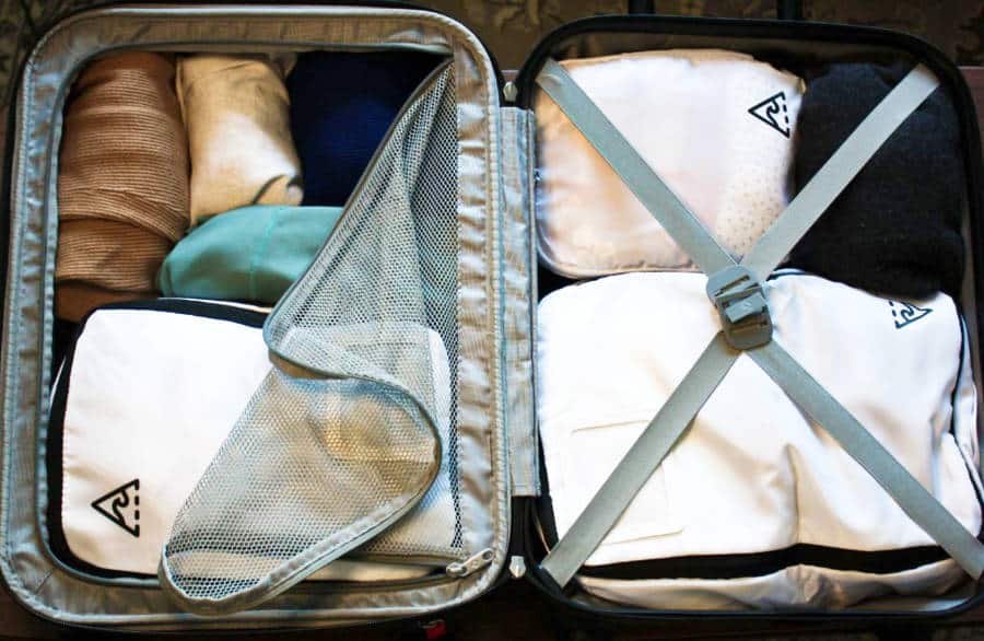 A well organized packed inside the Samsonite Omni PC Carry-On Spinner