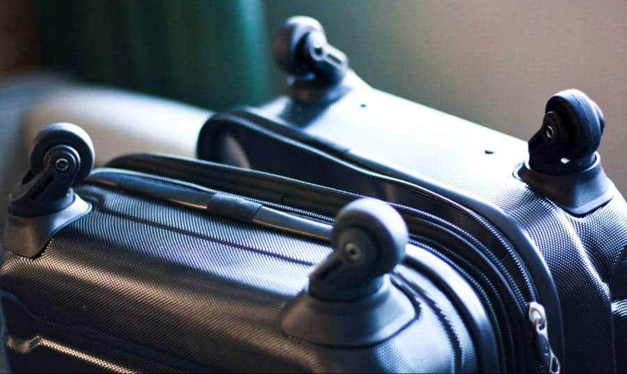 A closeup look at the lightweight spinner wheels of Samsonite Omni
