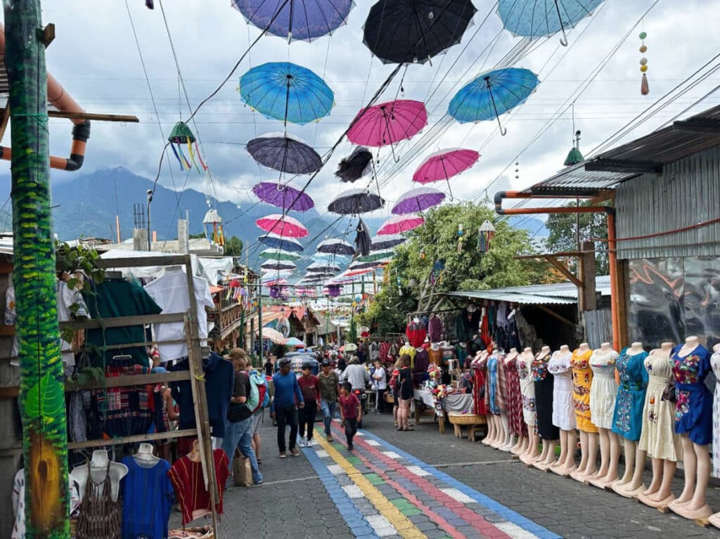 People wandering on a market at the San Juan La Laguna