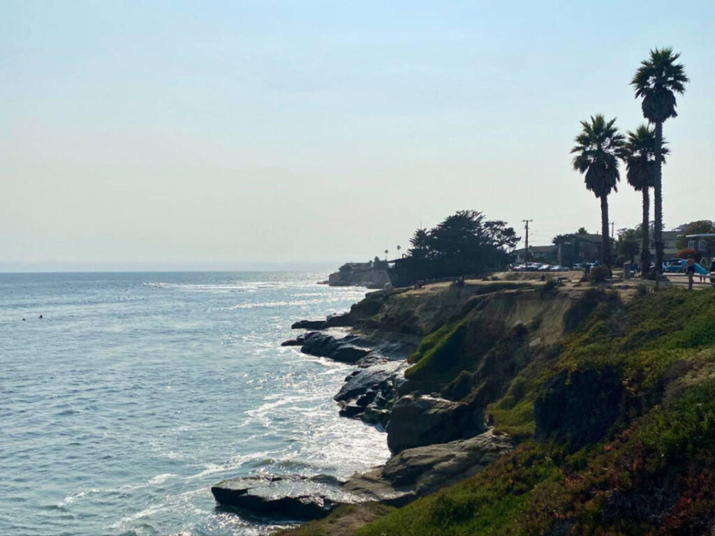 The houses near the cliffside overlooking the Pacific Ocean in Santa Cruz