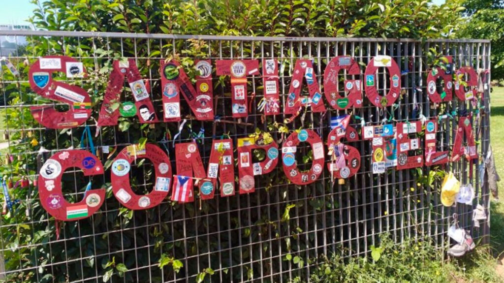 A fence with a sign saying Santiago de Compostela