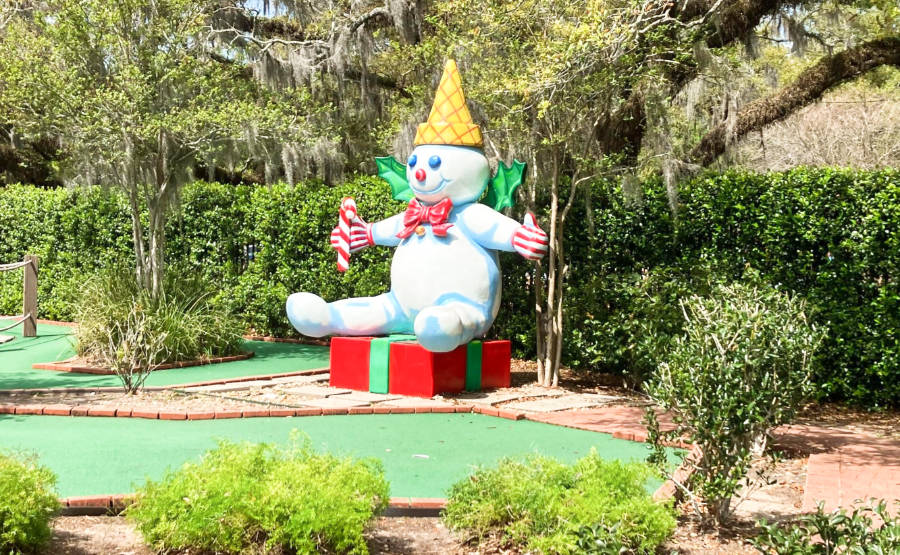 A cute sculpture at the mini golf course in New Orleans City Park