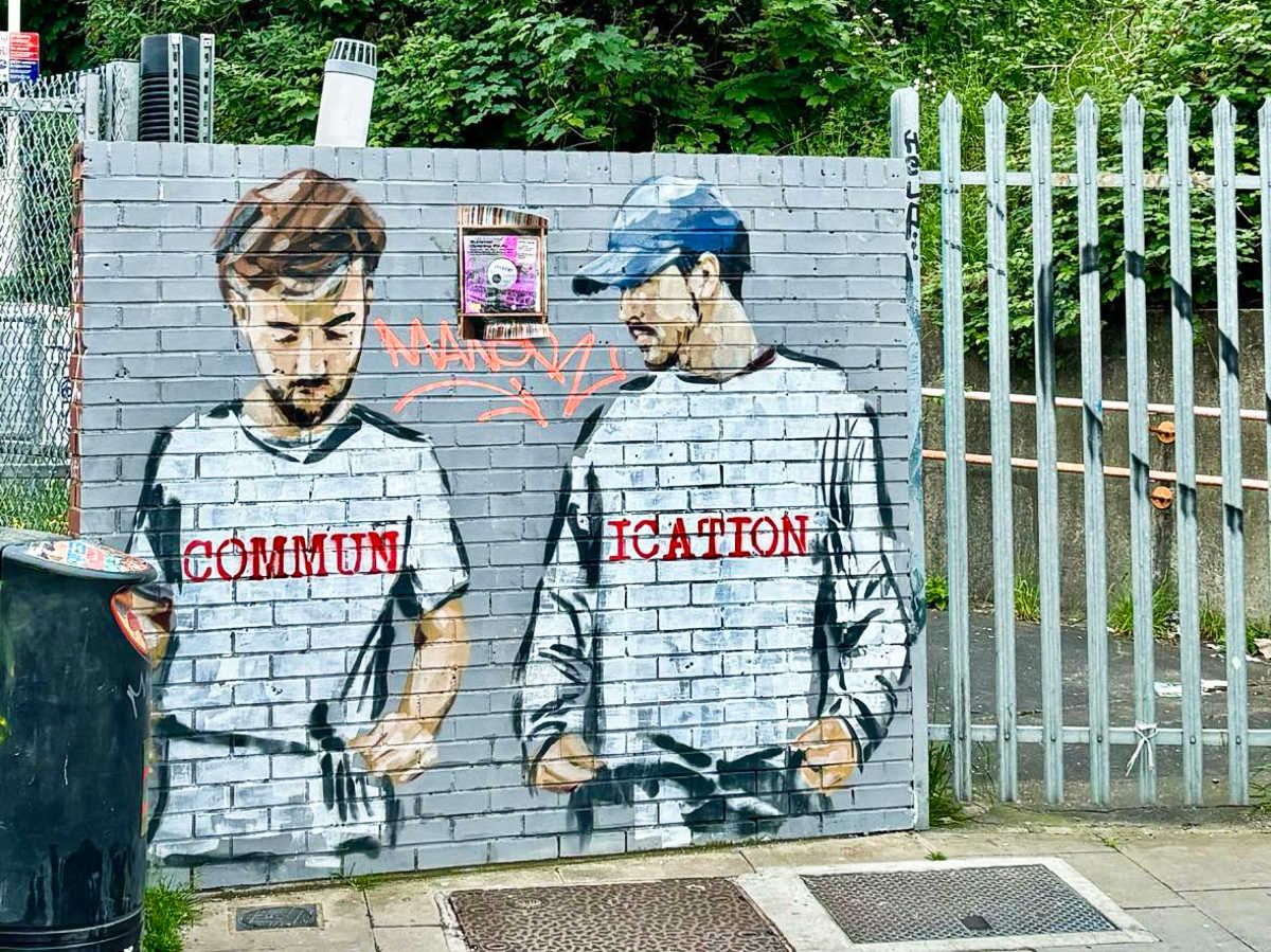 A mural of two men in the street of Shoreditch