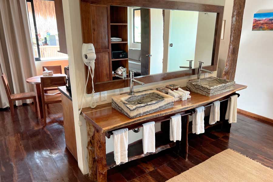A big mirror and sinks on a room in Casa Teka