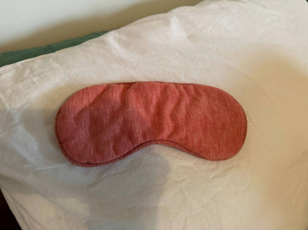 A sleeping mask from Flying Tiger that Lea Rose's always use