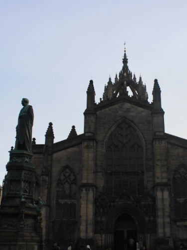 The exterior and steeple of the St. Giles Cathedral