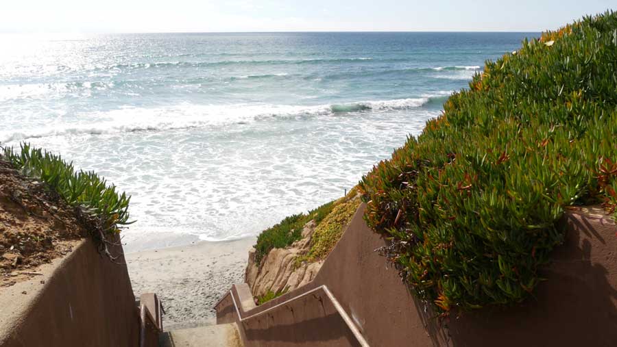 A staircase with an access going to the beach
