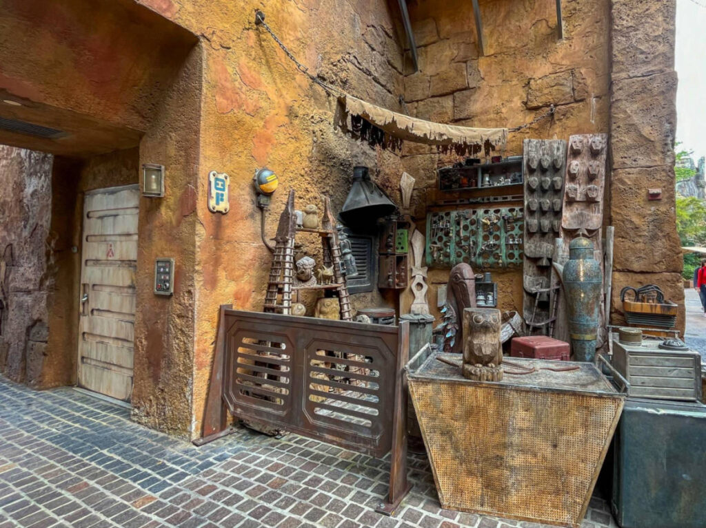 A corner shop at Star Wars - Galaxy’s Edge