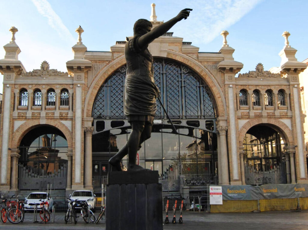 View of the statue in front of the Mercado Central