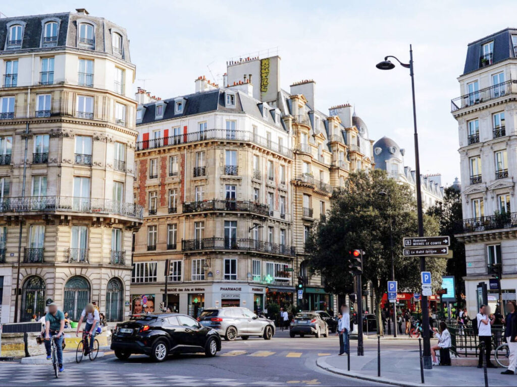 People at the streets of 3rd arrondissement